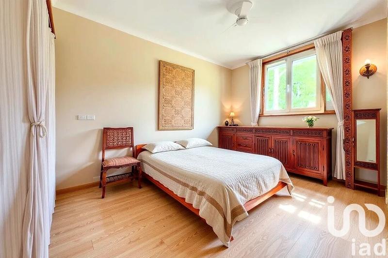 Maison - 214 m² - 7 pièces