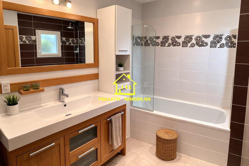 Maison - 162 m² - 6 pièces