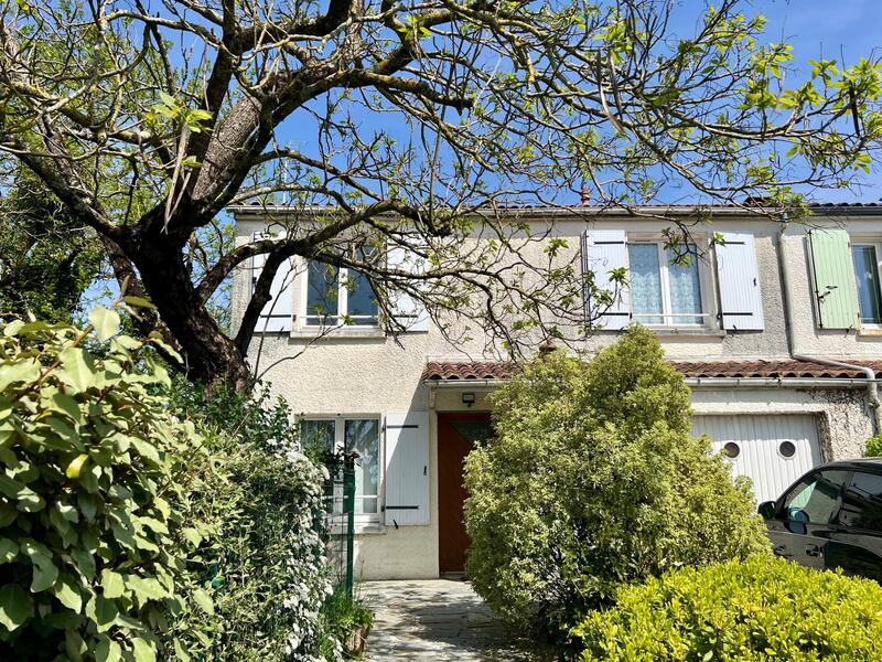 Maison - 99 m² - 4 pièces