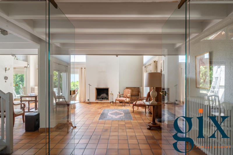 Maison - 286 m² - 8 pièces