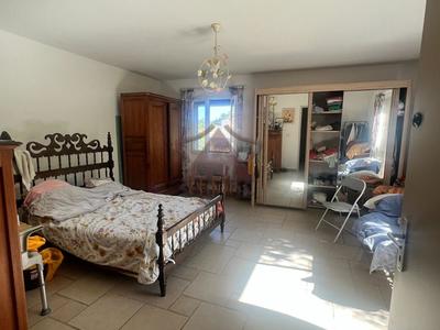 Villa - 221 m² - 9 pièces