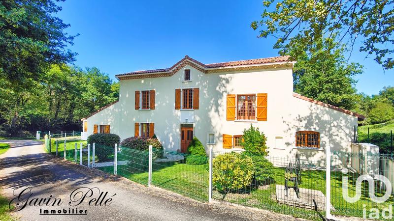 Maison - 210 m² - 7 pièces