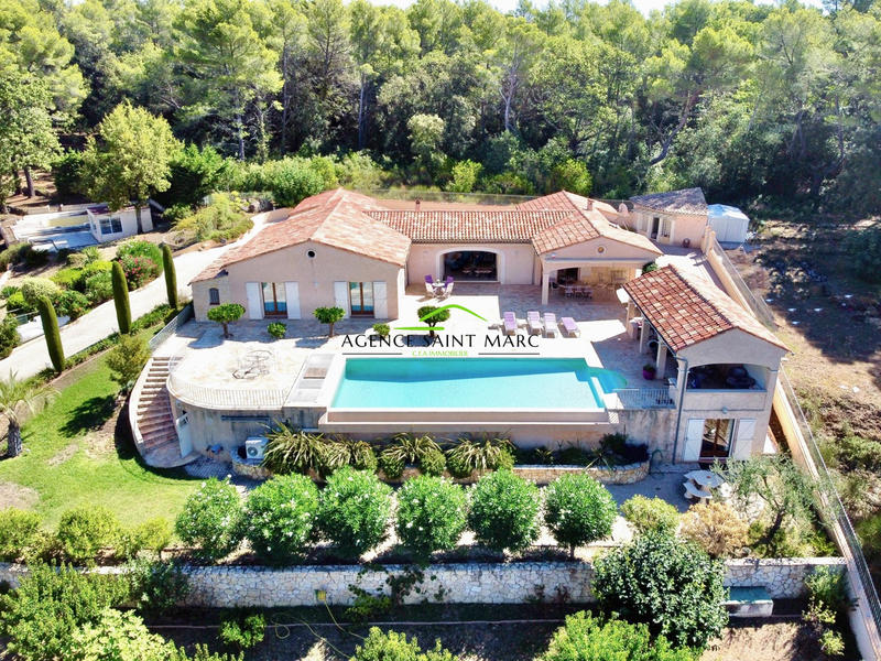 Maison - 300 m² - 4 pièces