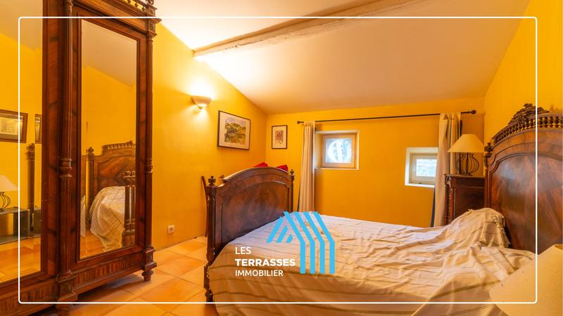 Appartement - 260 m² - 8 pièces