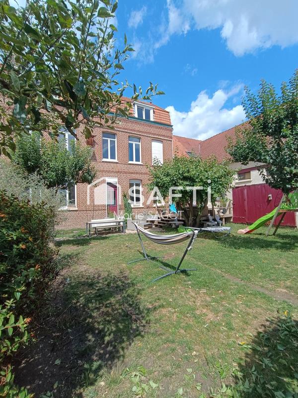 Maison - 214 m² - 8 pièces