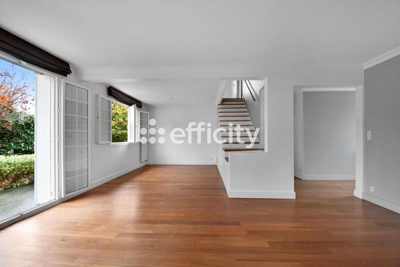 Pavillon - 247 m² - 7 pièces