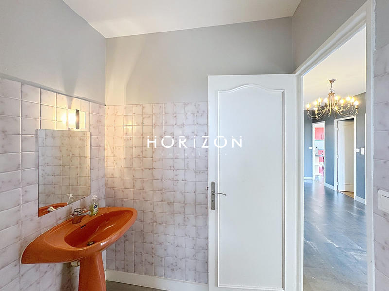 Maison - 218 m² - 6 pièces