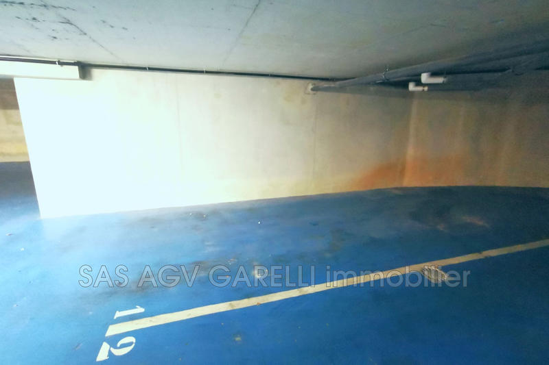 Parking / Garage - 21 m²