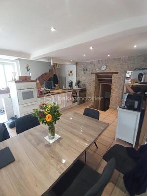 Maison - 230 m² - 6 pièces