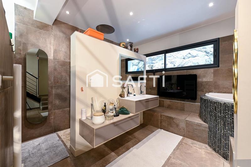 Maison - 191 m² - 7 pièces