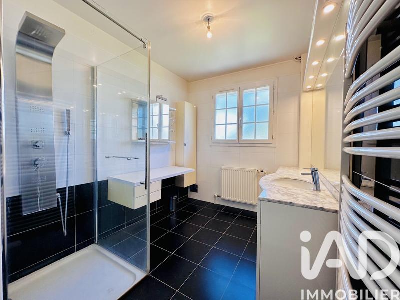 Maison - 170 m² - 9 pièces