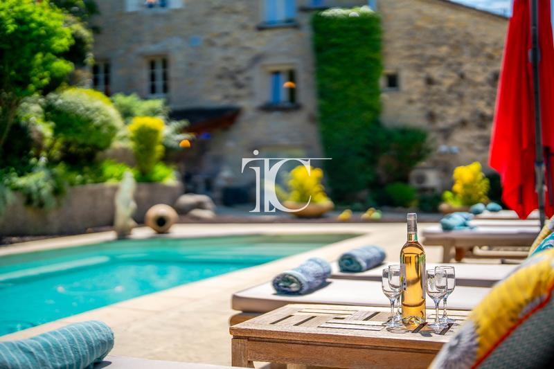 Maison - 397 m² - 12 pièces