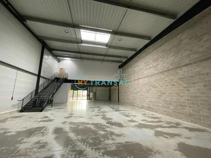 Local d'activités - 378 m²