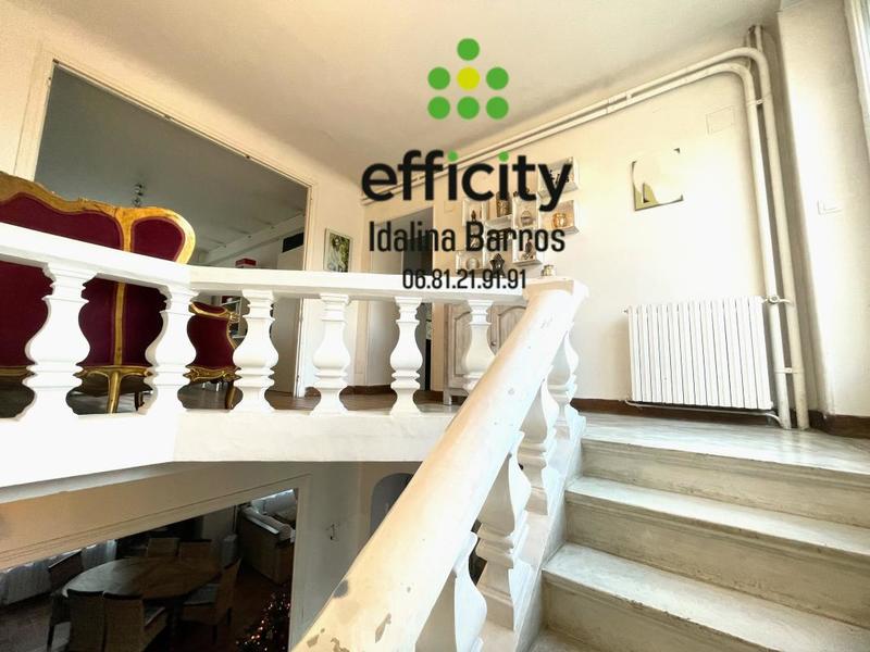 Maison - 275 m² - 10 pièces