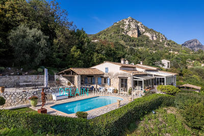 Villa - 288 m² - 10 pièces