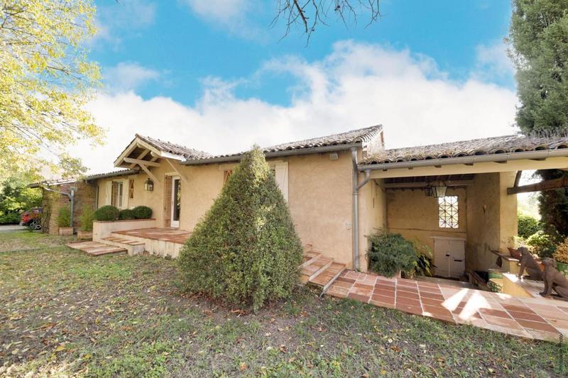 Demeure - 330 m² - 7 pièces