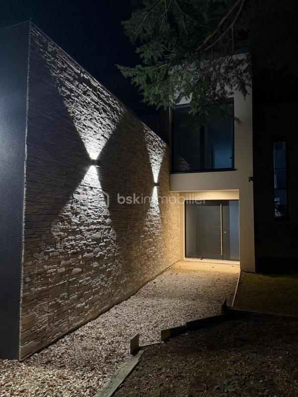 Maison - 293 m² - 8 pièces