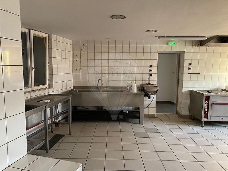 Local commercial - 200 m² - 5 pièces