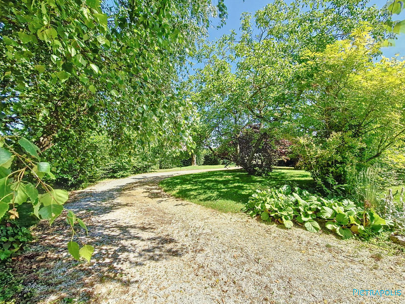 Maison ancienne - 251 m² - 7 pièces