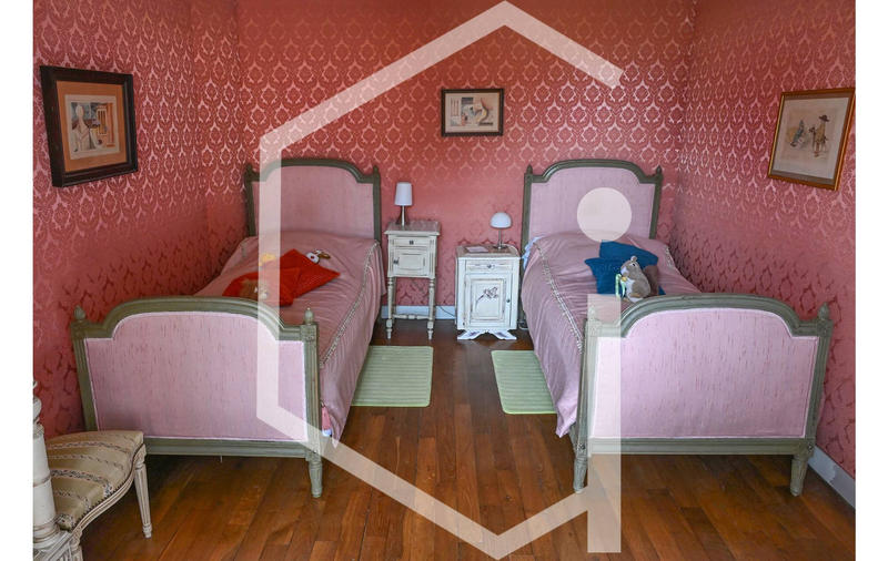 Maison - 270 m² - 14 pièces