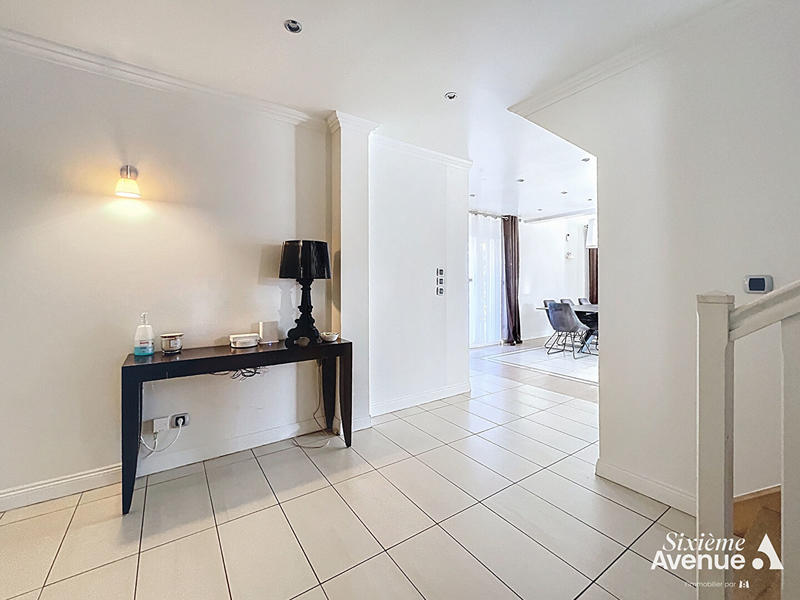 Maison - 181 m² - 8 pièces