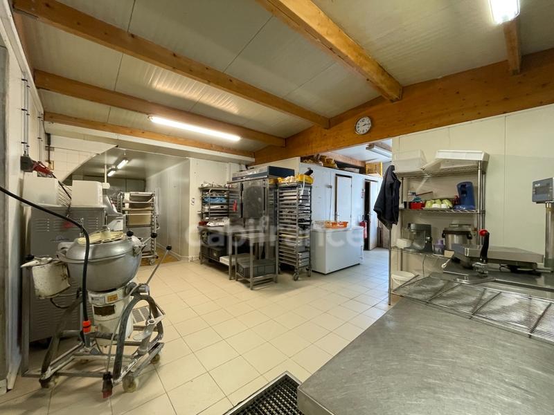 Local commercial - 275 m² - 10 pièces