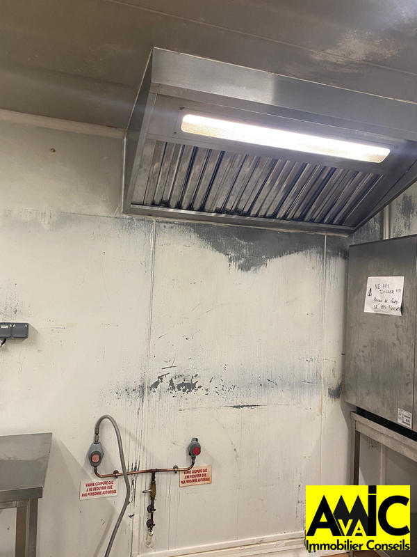 Local d'activités - 158 m²