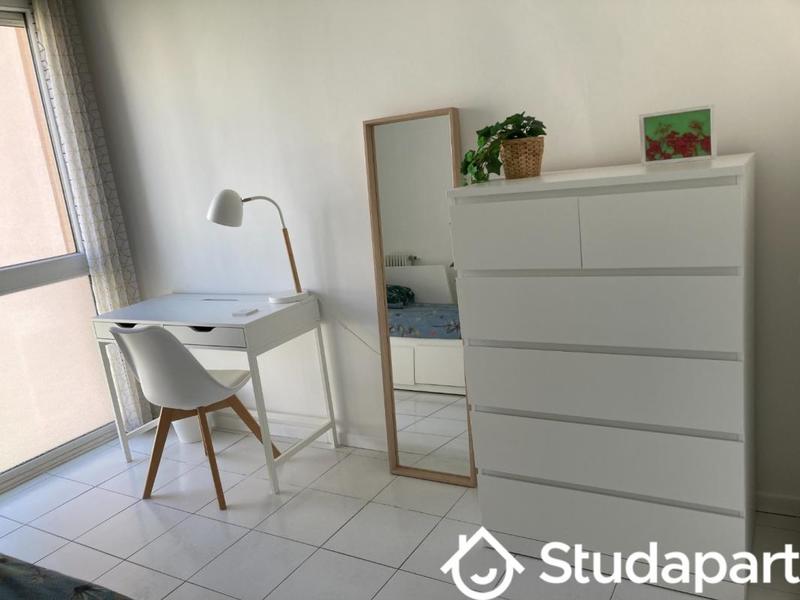 Chambre - 10 m² - 1 pièce