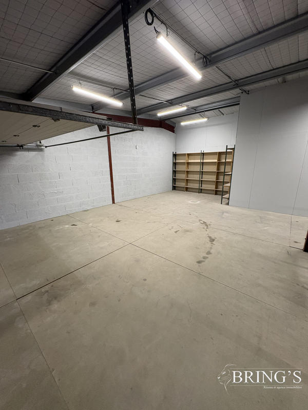Entrepôt - 140 m²