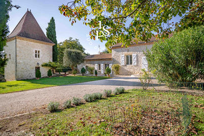 Maison - 323 m² - 15 pièces