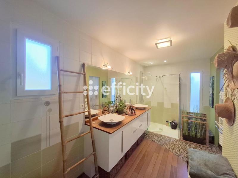 Maison - 185 m² - 10 pièces