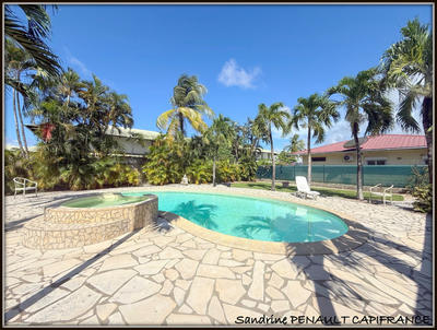 Villa - 221 m² - 7 pièces