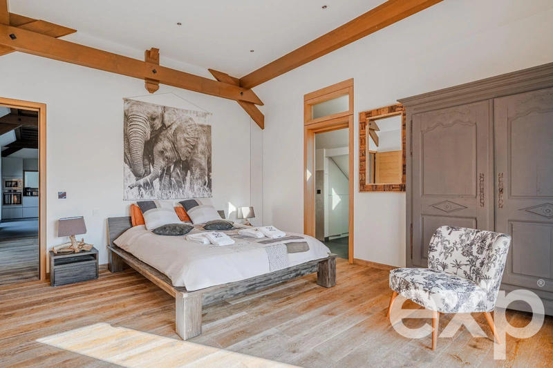 Maison - 393 m² - 12 pièces