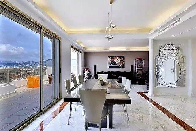 Villa - 267 m² - 9 pièces