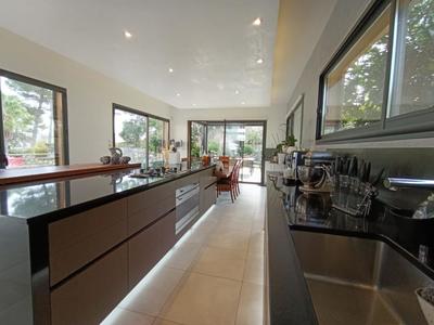 Villa - 270 m² - 10 pièces