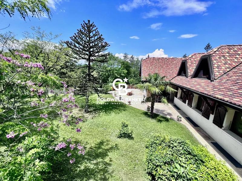 Propriété - 366 m² - 10 pièces