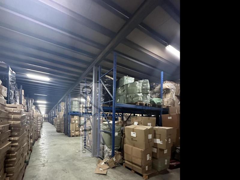 Entrepôt - 7 900 m²