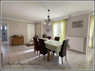 Maison - 255 m² - 9 pièces