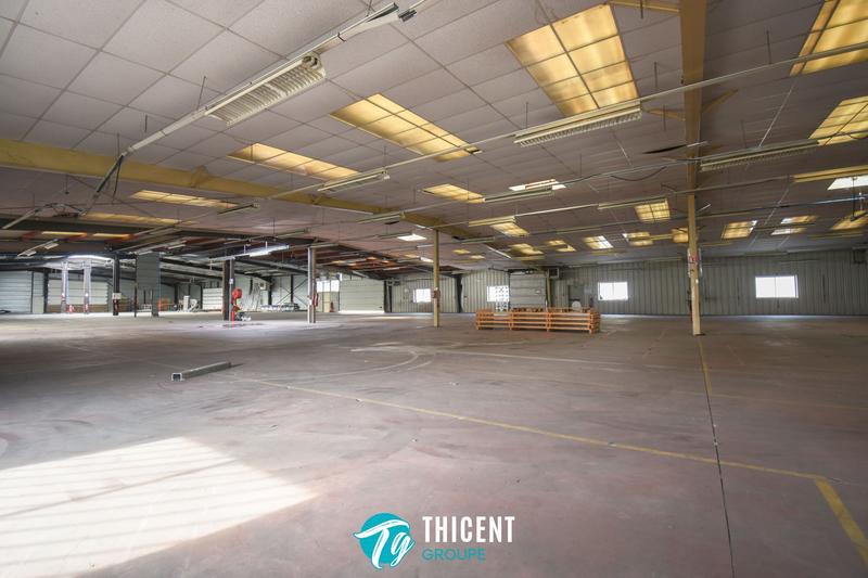 Local d'activités - 3 140 m²