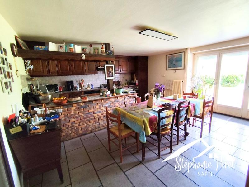 Maison - 200 m² - 8 pièces