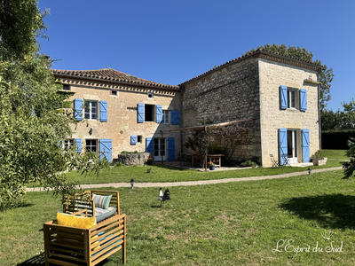Maison - 455 m² - 13 pièces