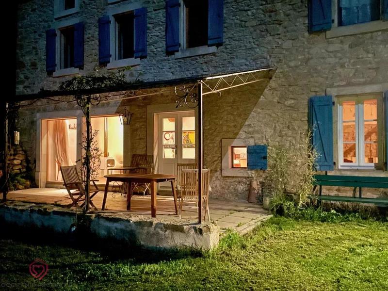 Propriété - 253 m² - 5 pièces