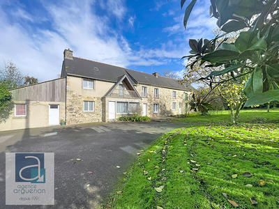 Maison - 210 m² - 8 pièces