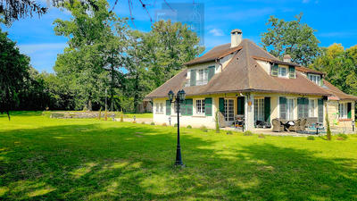 Maison - 220 m² - 6 pièces