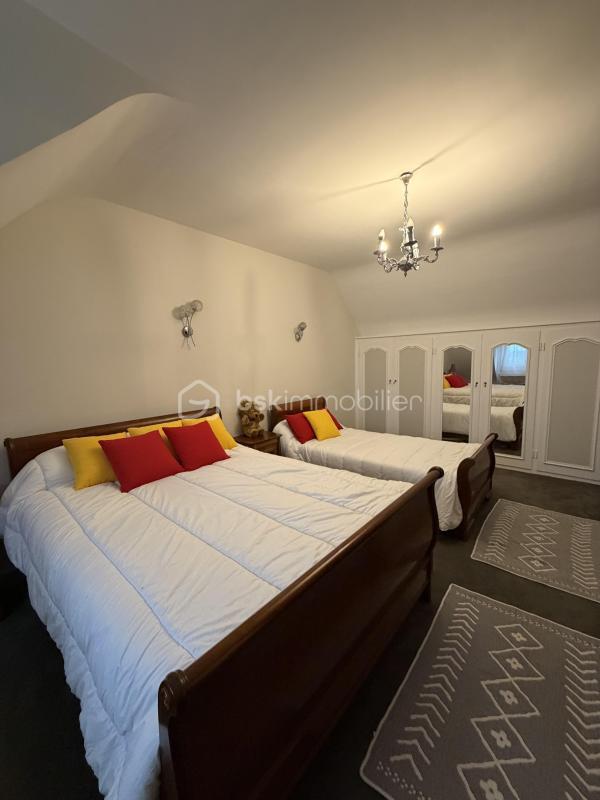 Maison traditionnelle - 145 m² - 7 pièces