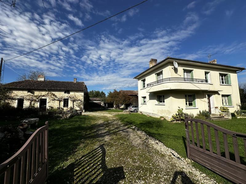 Maison traditionnelle - 302 m² - 7 pièces