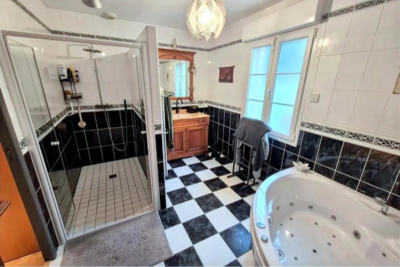 Pavillon - 160 m² - 6 pièces