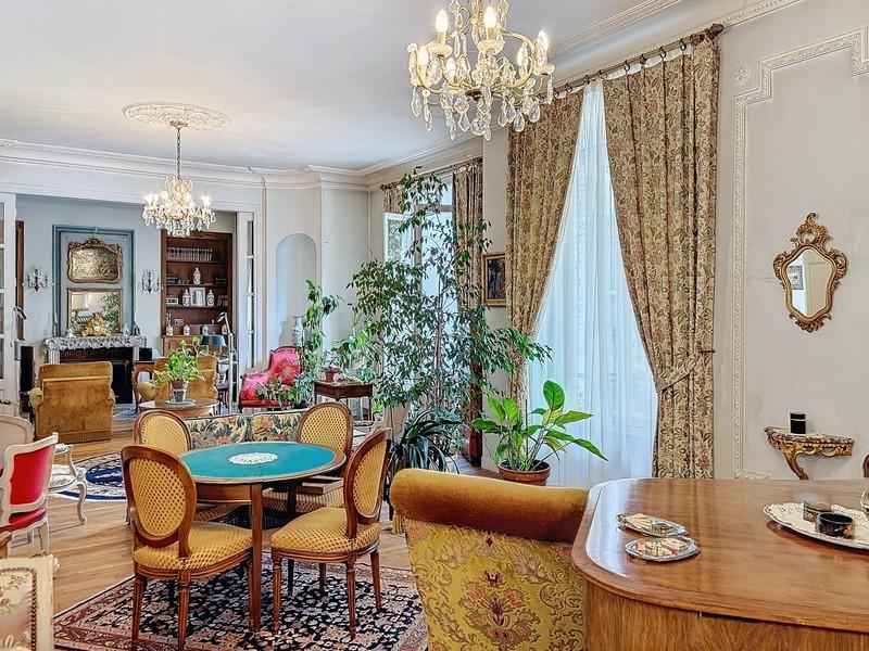 Appartement bourgeois - 173 m² - 7 pièces