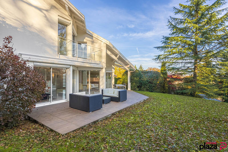 Maison - 244 m² - 6 pièces