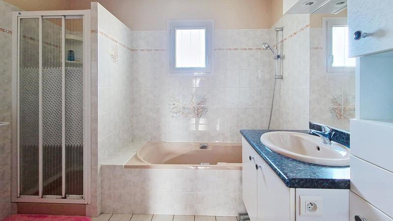 Maison - 99 m² - 5 pièces